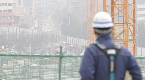 정부가 19일부터 건설현장 임금 직불제를 전면 시행한다.<연합뉴스>